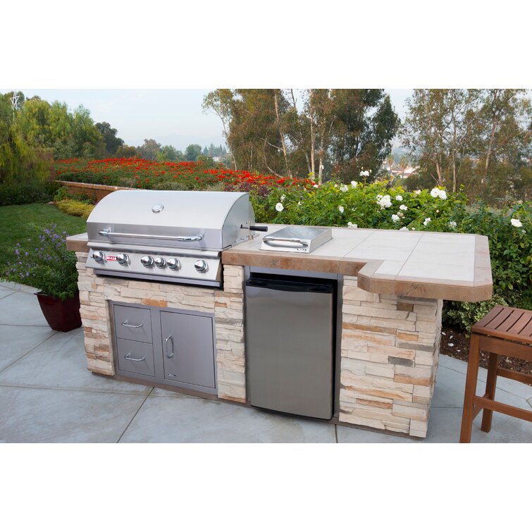Bull Outdoor Products Brahma 5   Burner Built In Gas Grill 